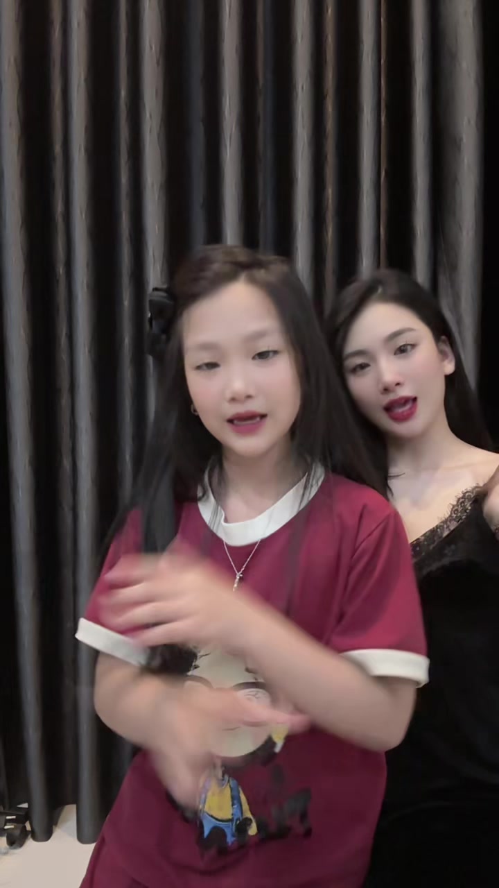 @Mẹ và bé nhà Ngọc đây😊