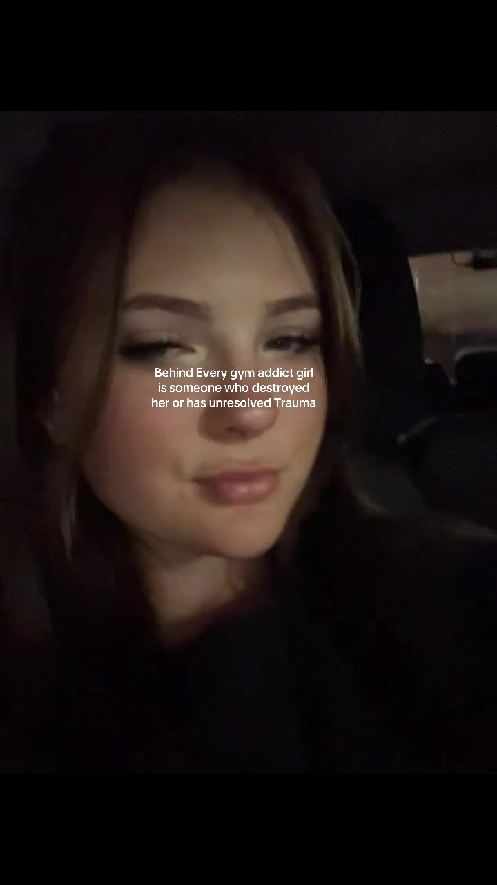 @short_tradie_chick