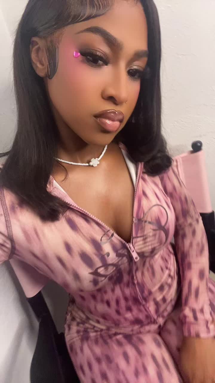 @QueenNae