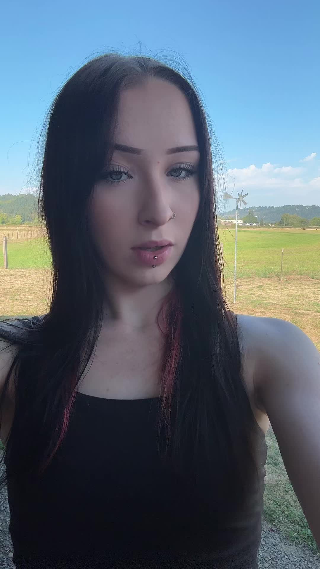 @skullyjade