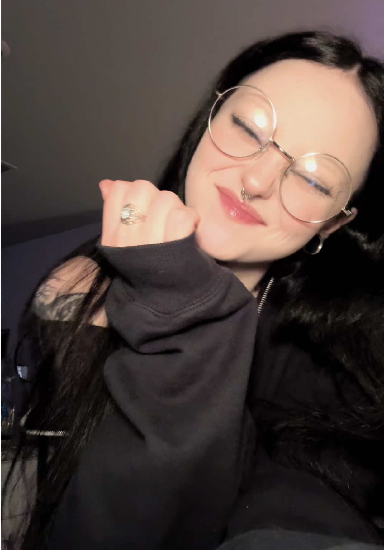 @𝔫𝔞𝔳𝔦 🖤🕸️