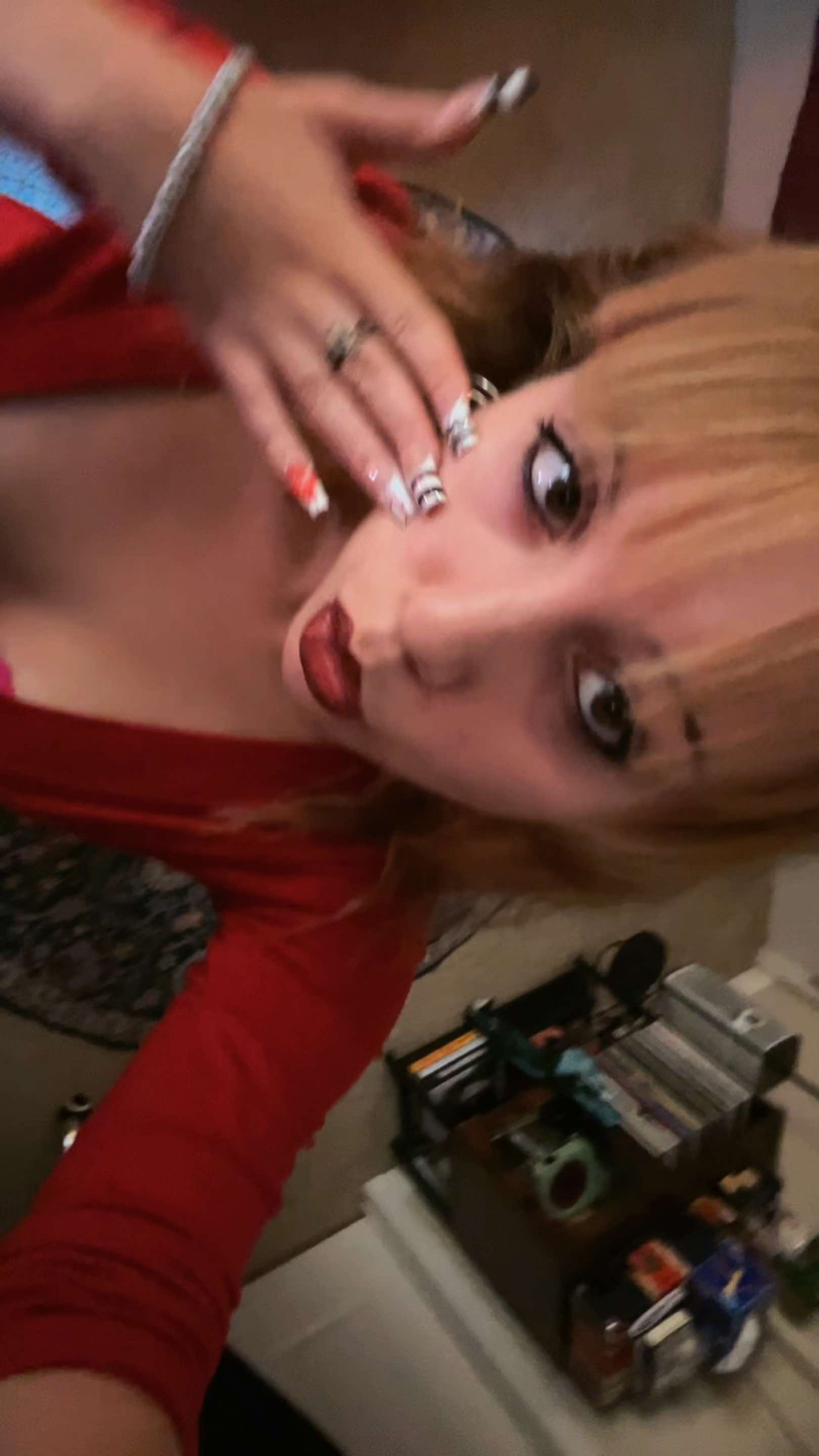 @Femme Rouge!