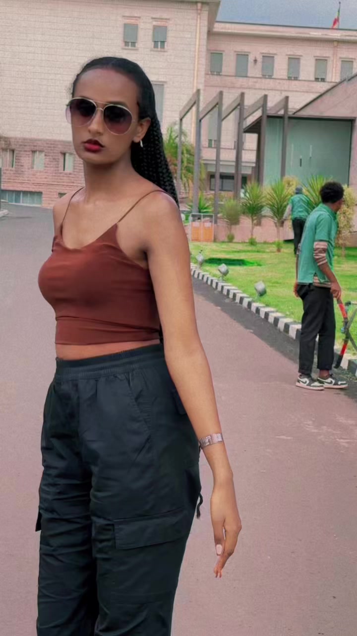 @🫰🏿