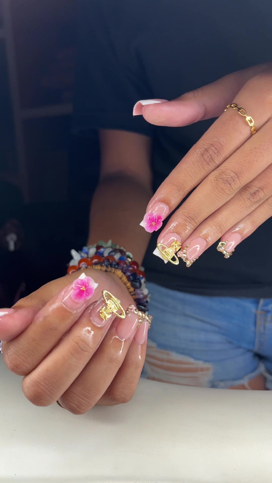 @NailsbyFabiana