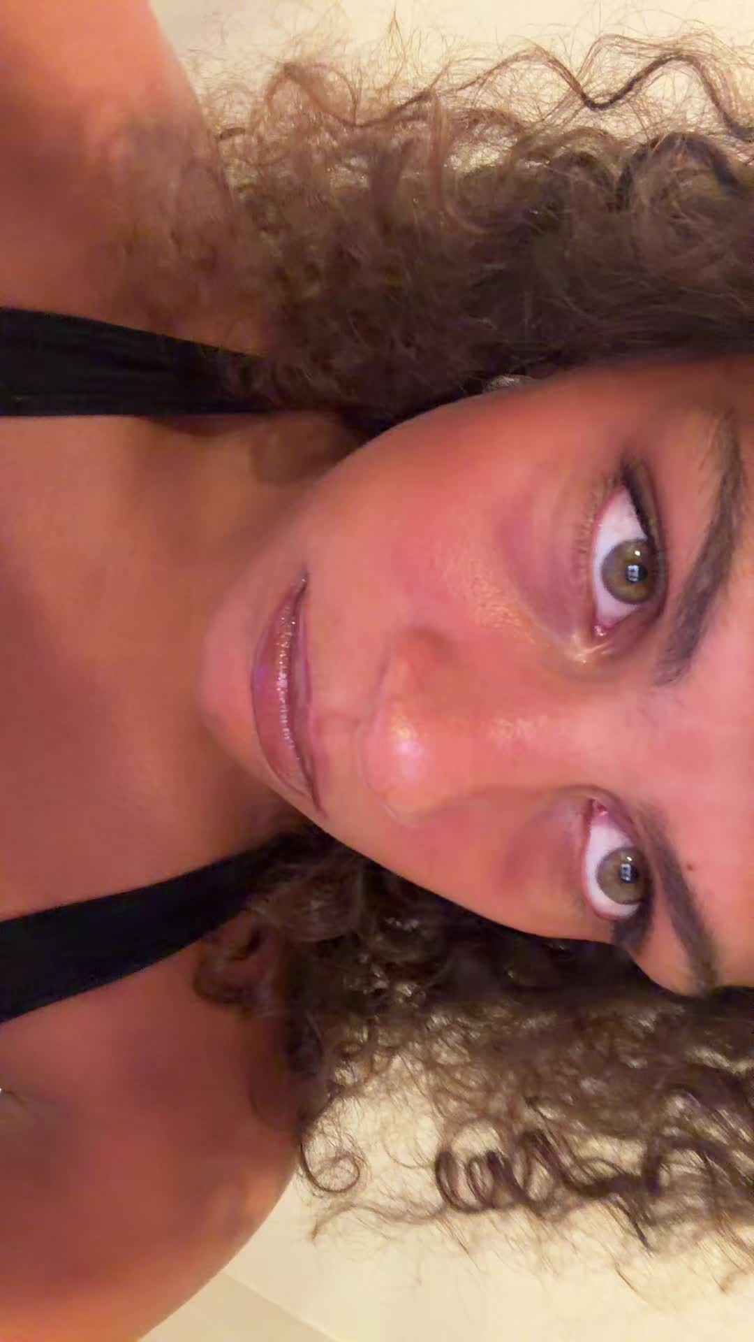 @elliswootenn