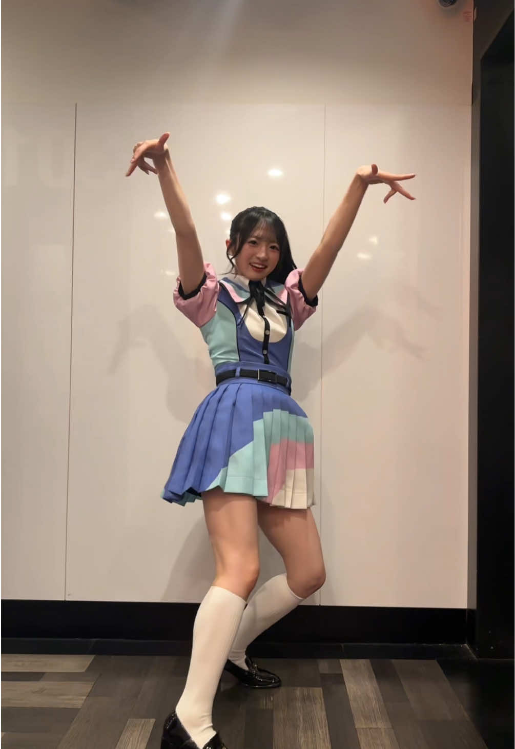 @秋山由奈