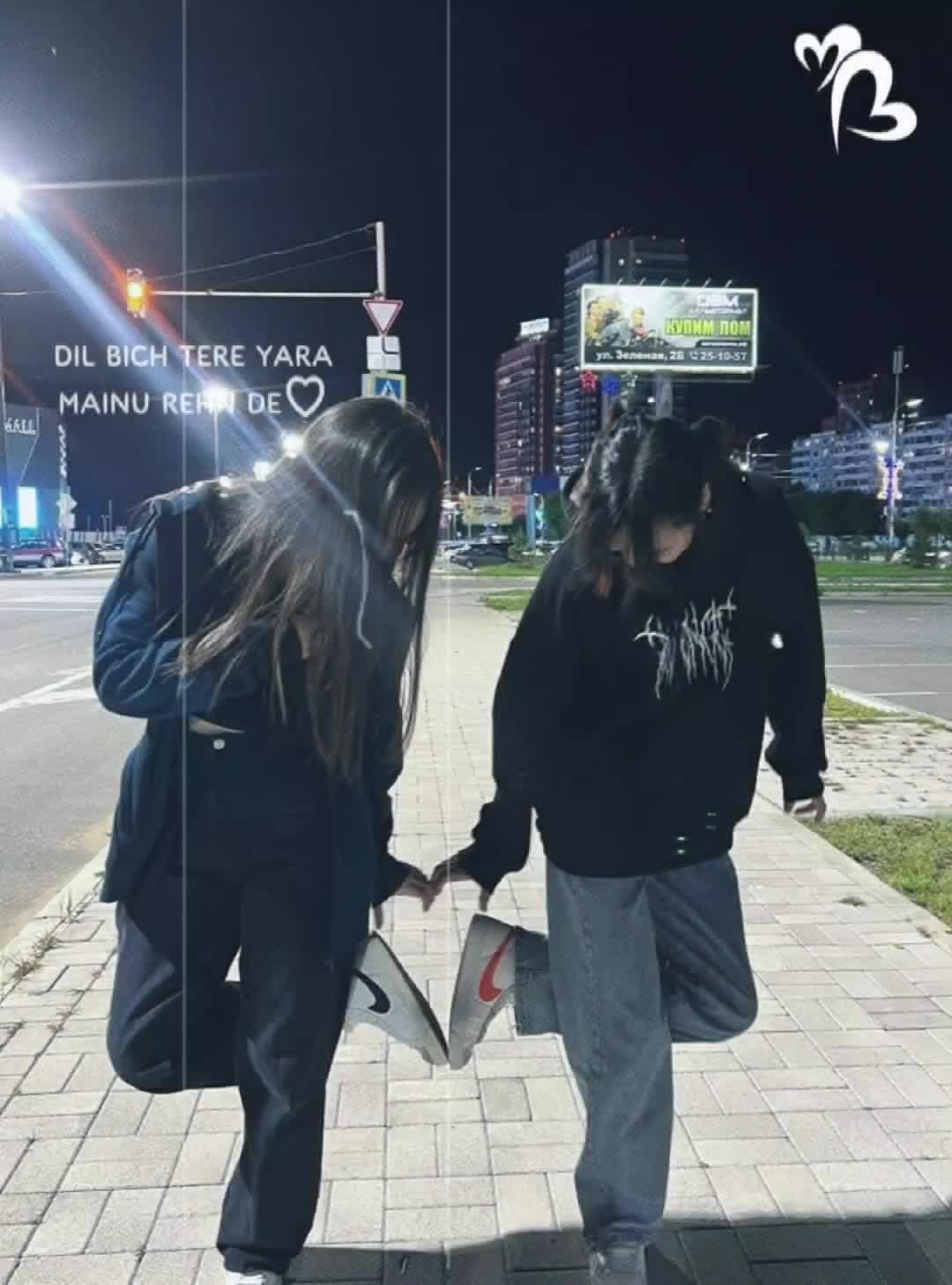 @:)S..>\🫀🖤:)