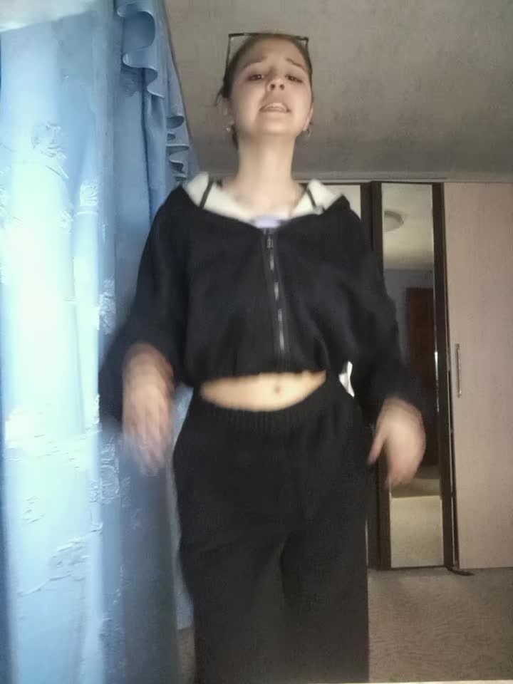 @)
