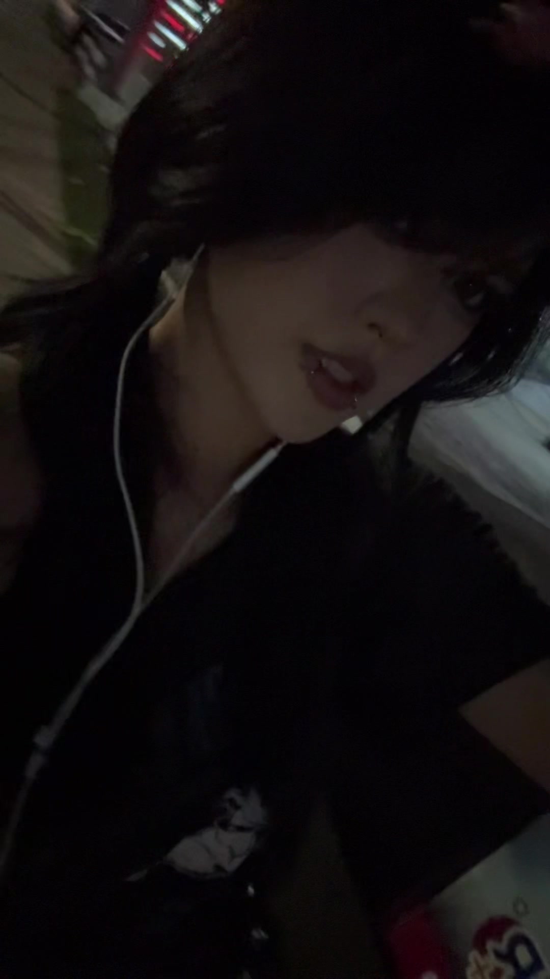 @⃟