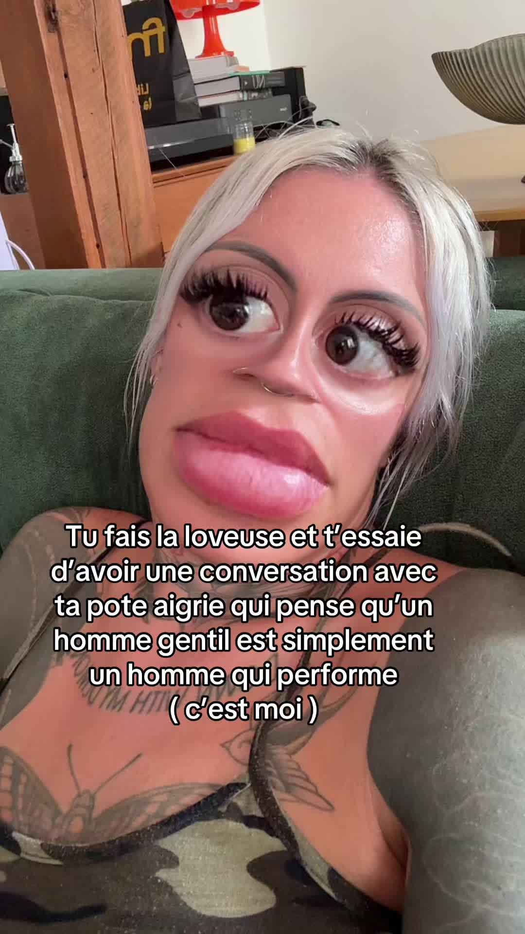 @La meuf tatouée là