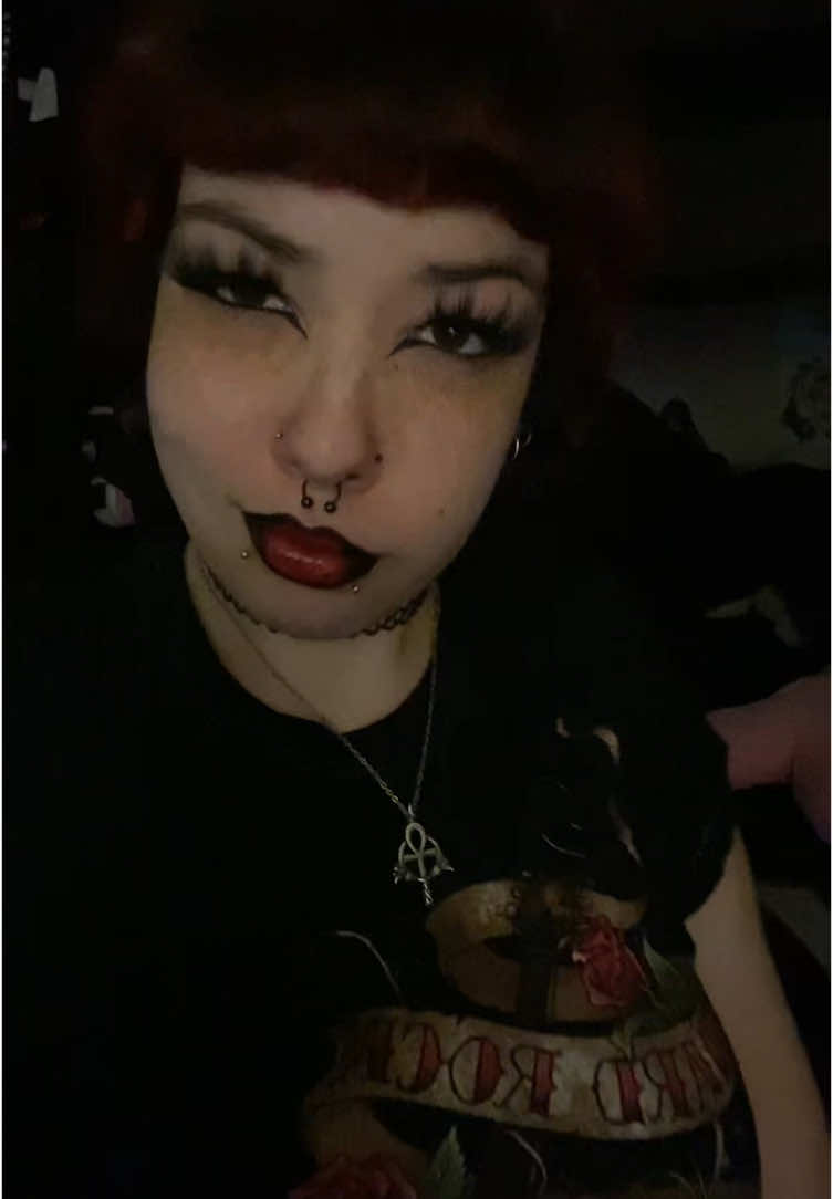 @🦇 ☆  E  ☆ 🦇