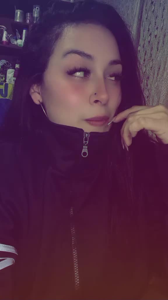 @Miickaa💜🏳️&zwj;🌈