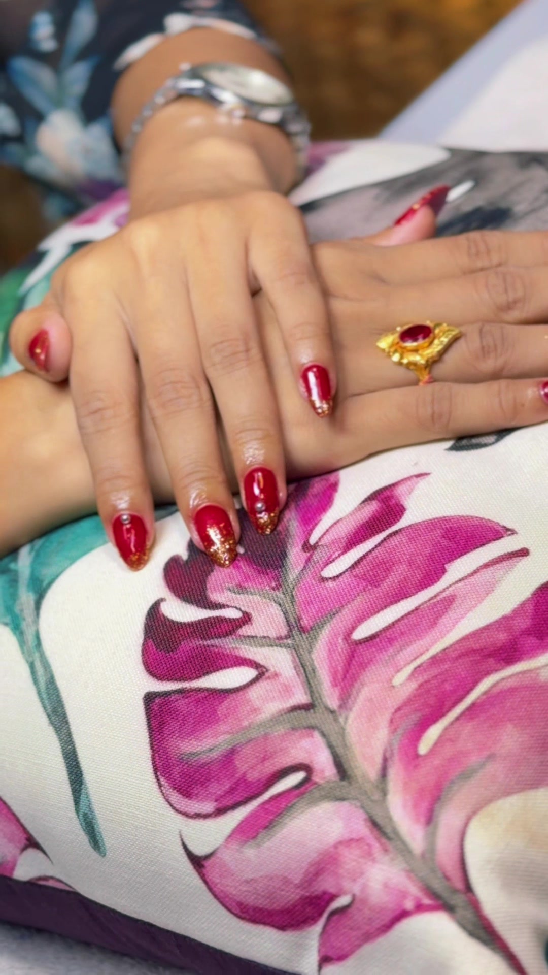 @Looks unisex salon