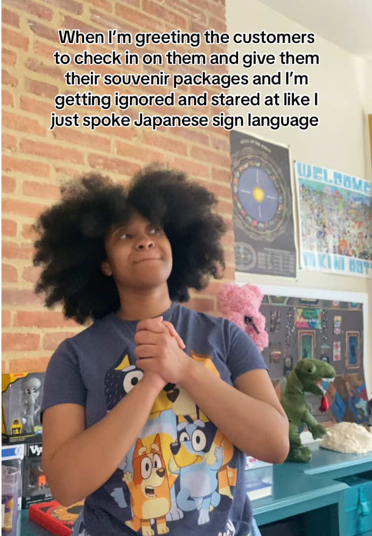 @_chloethecurator_