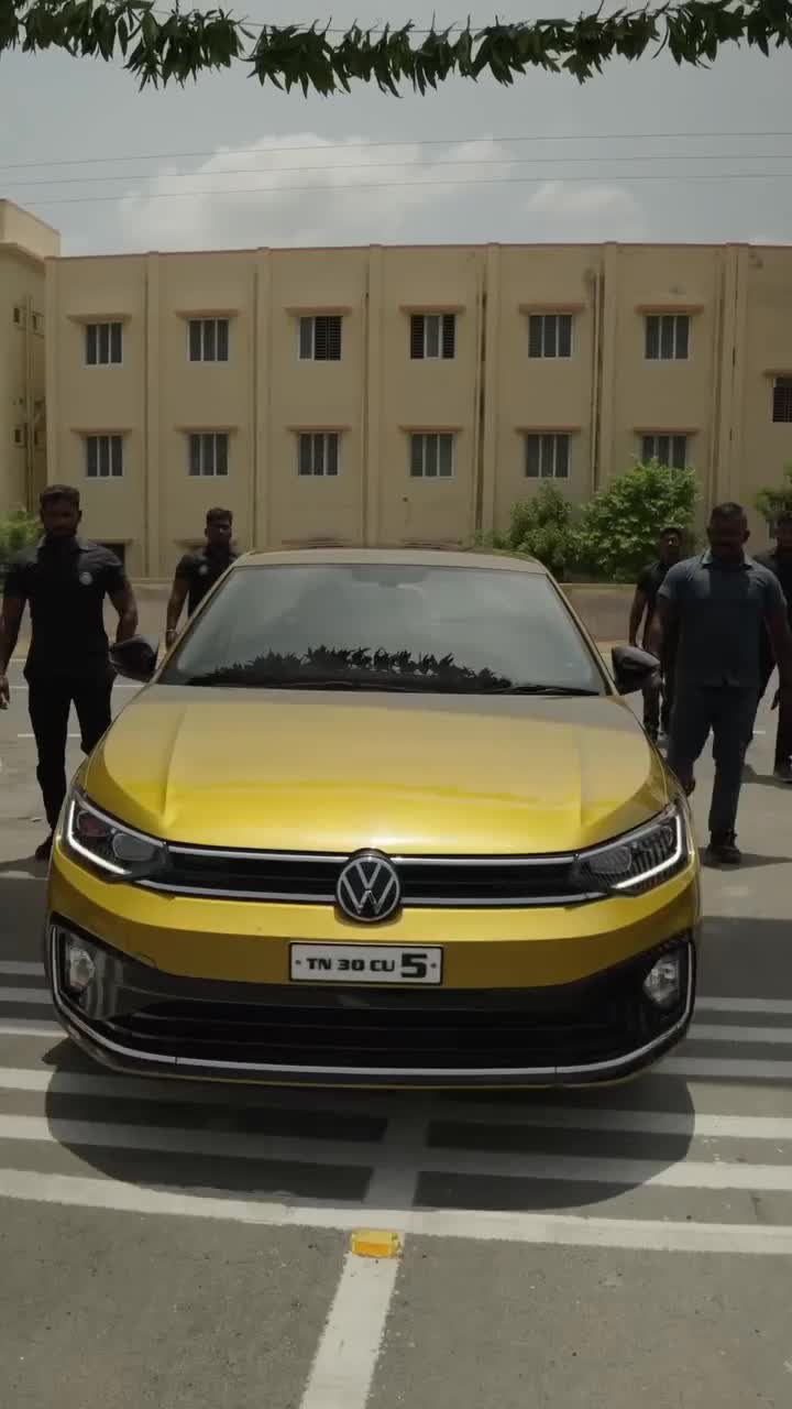 @𝐩𝐫𝐢𝐲𝐚𝐧𝐤𝐡𝐚