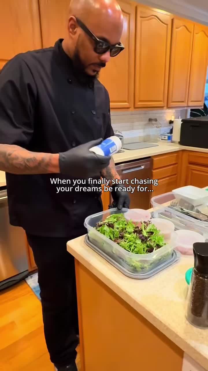 @On Tray’s Table