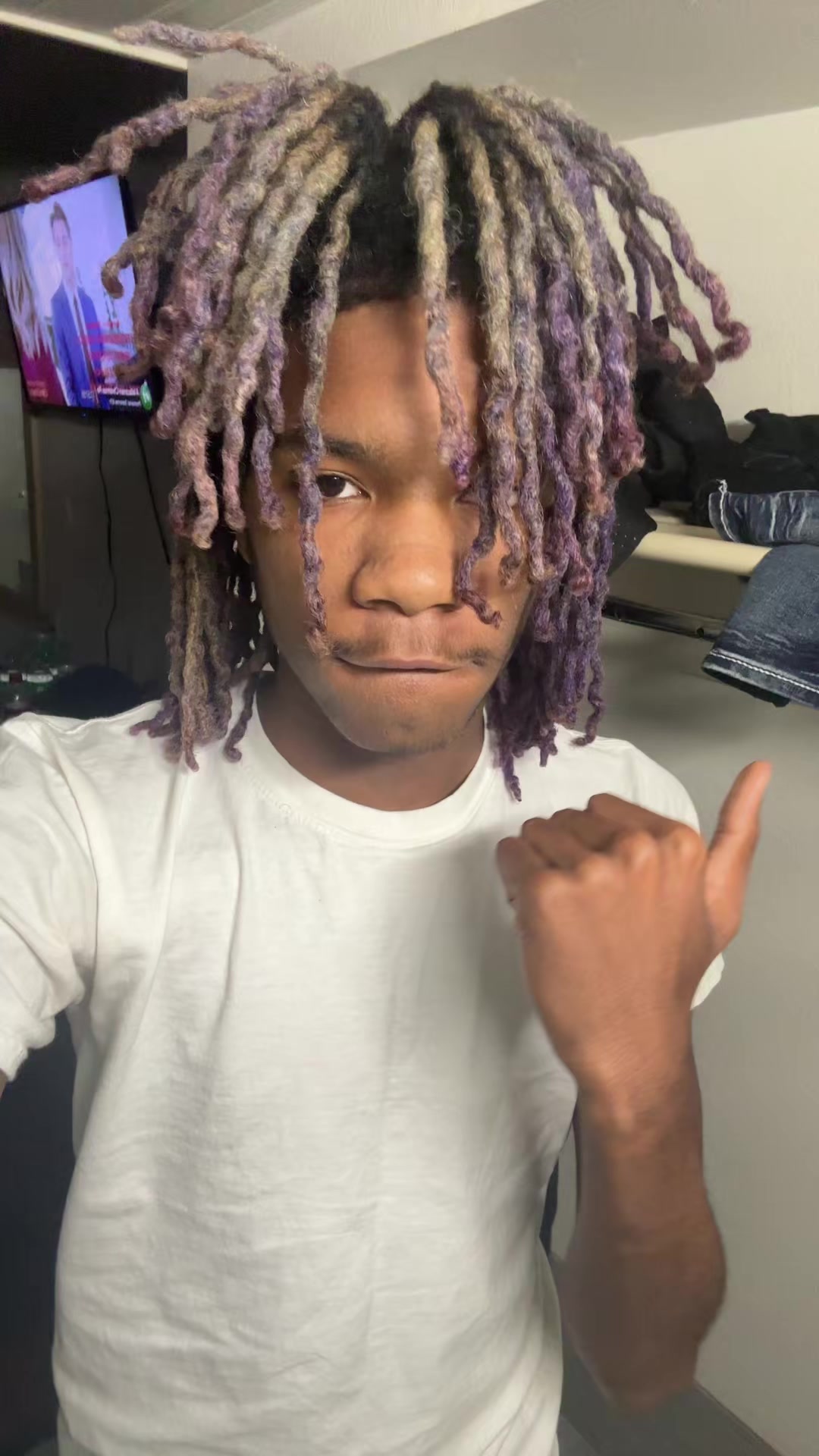 @￴ 𖤐