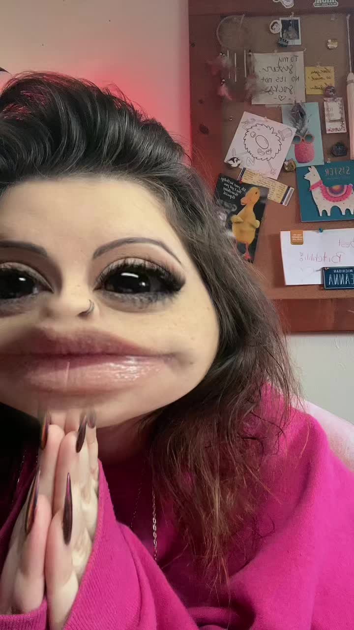 @Dee_fineapple