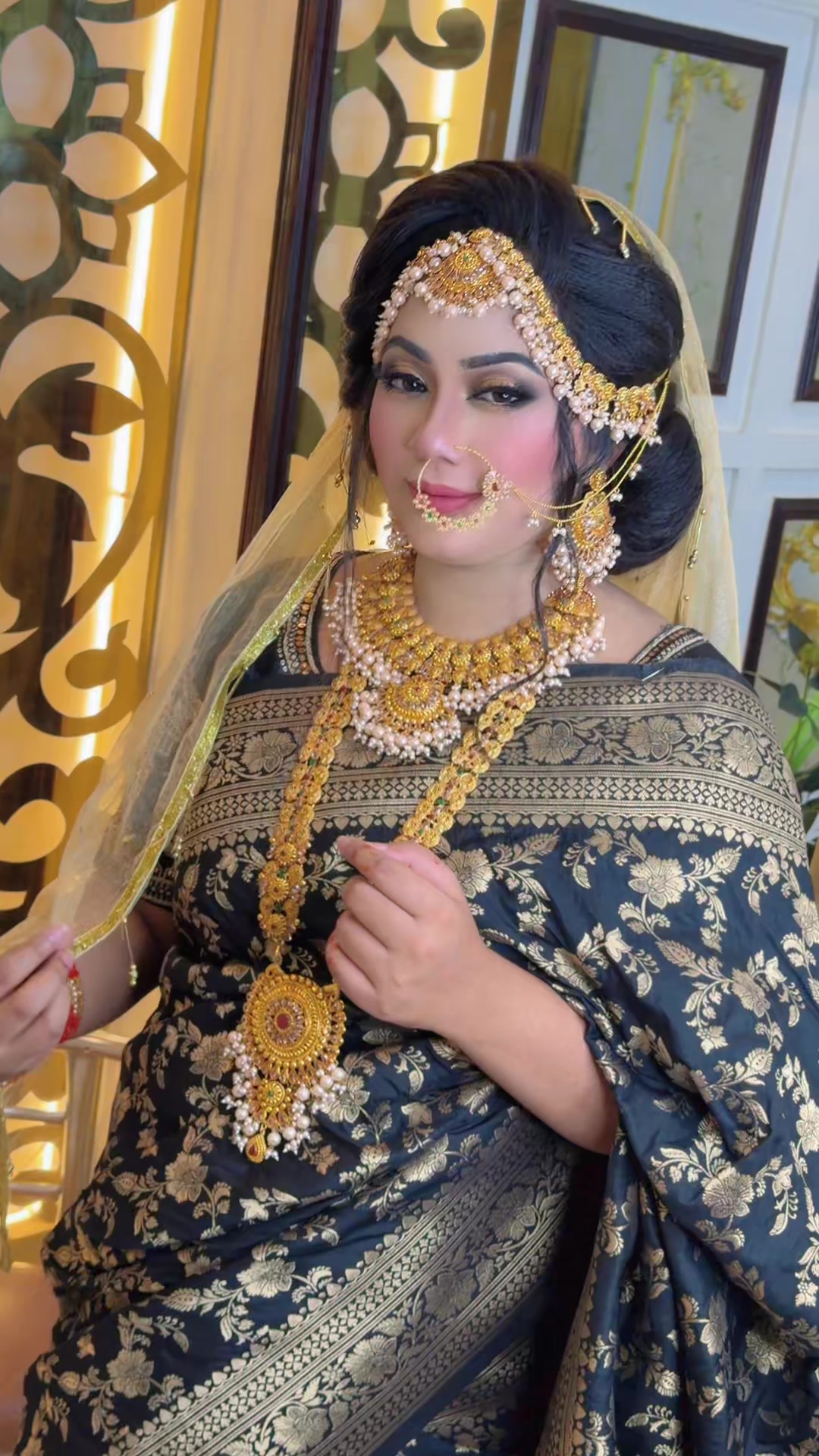 @Mayhar’s makeup touch
