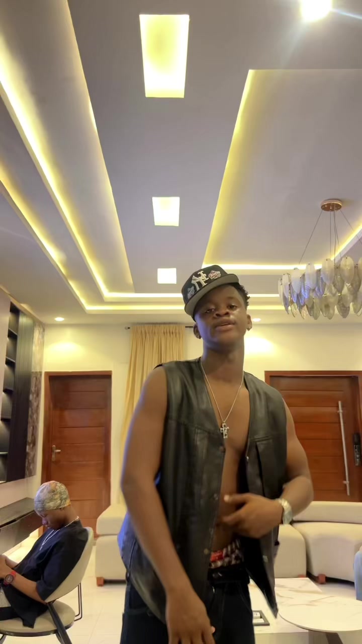 @Eizzyboi 💫AKOLADE 🌍