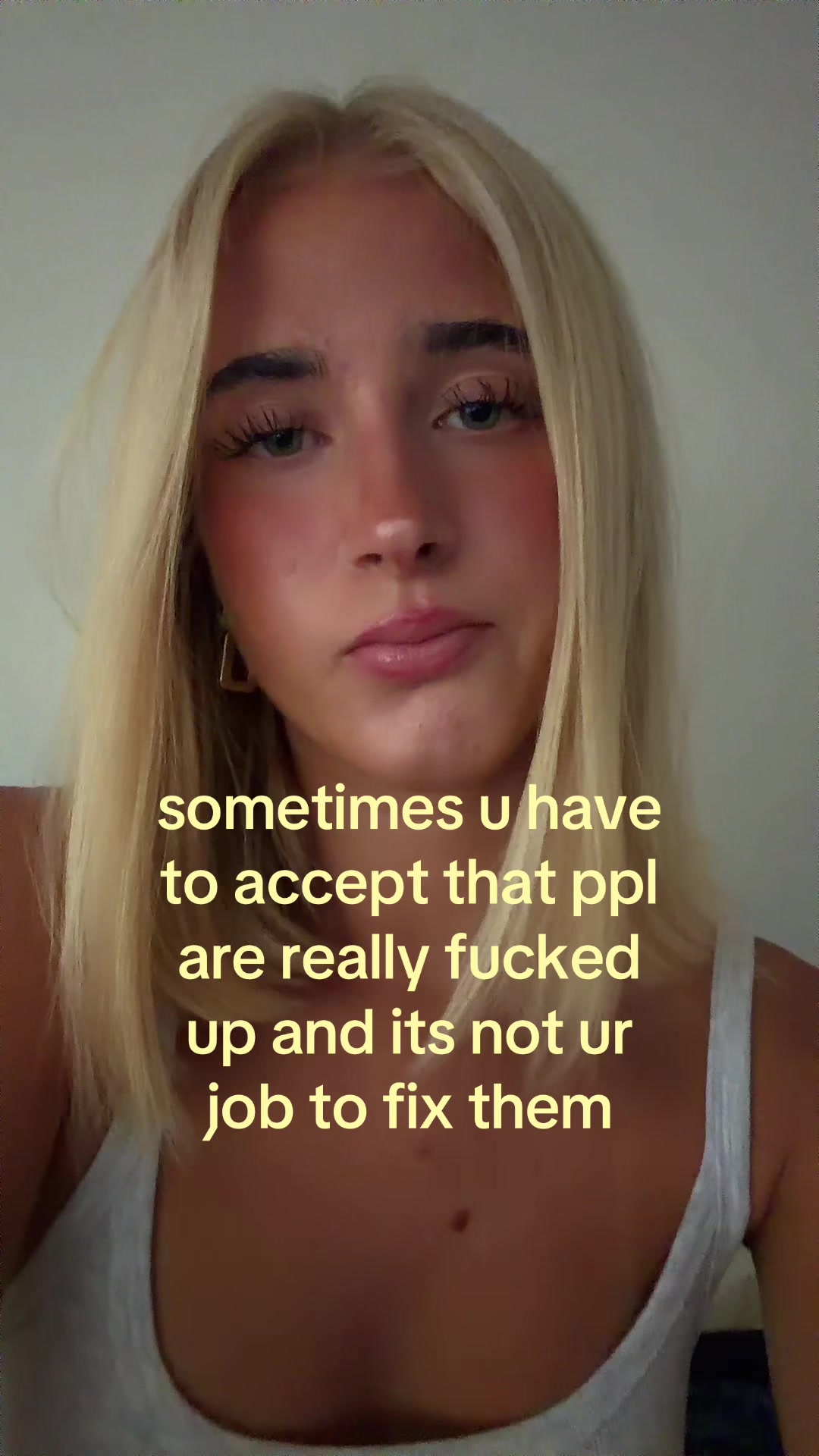@theelliebarker