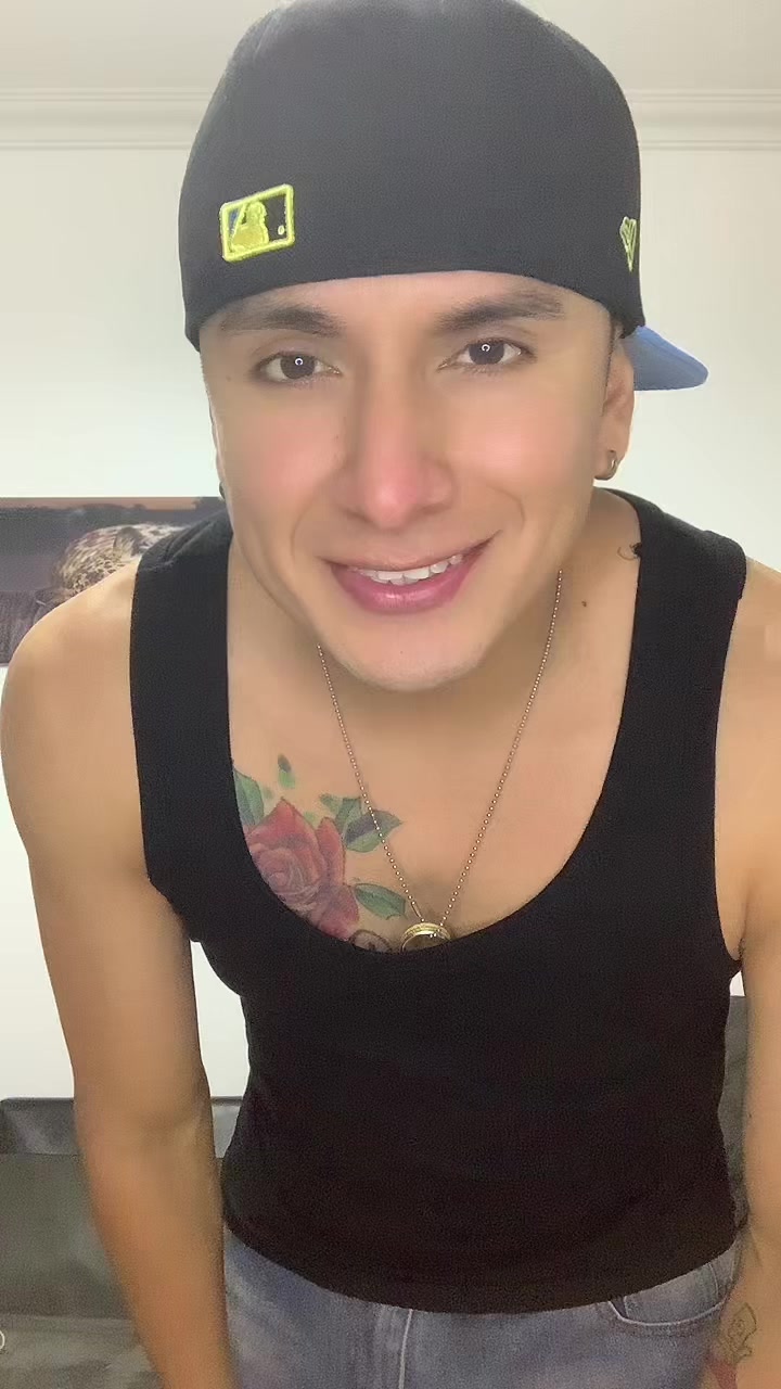 @Ache Nevets Rojas Av