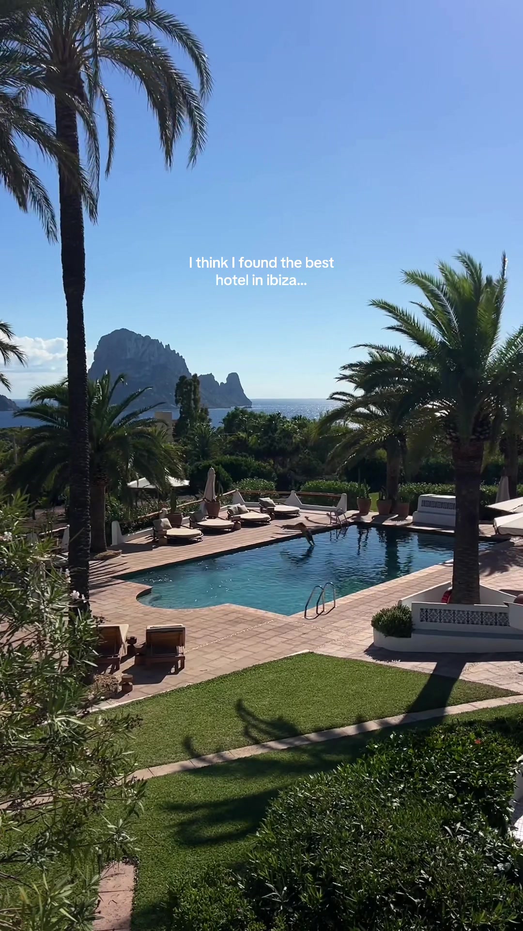 @Aimee Bell - Travel & Life