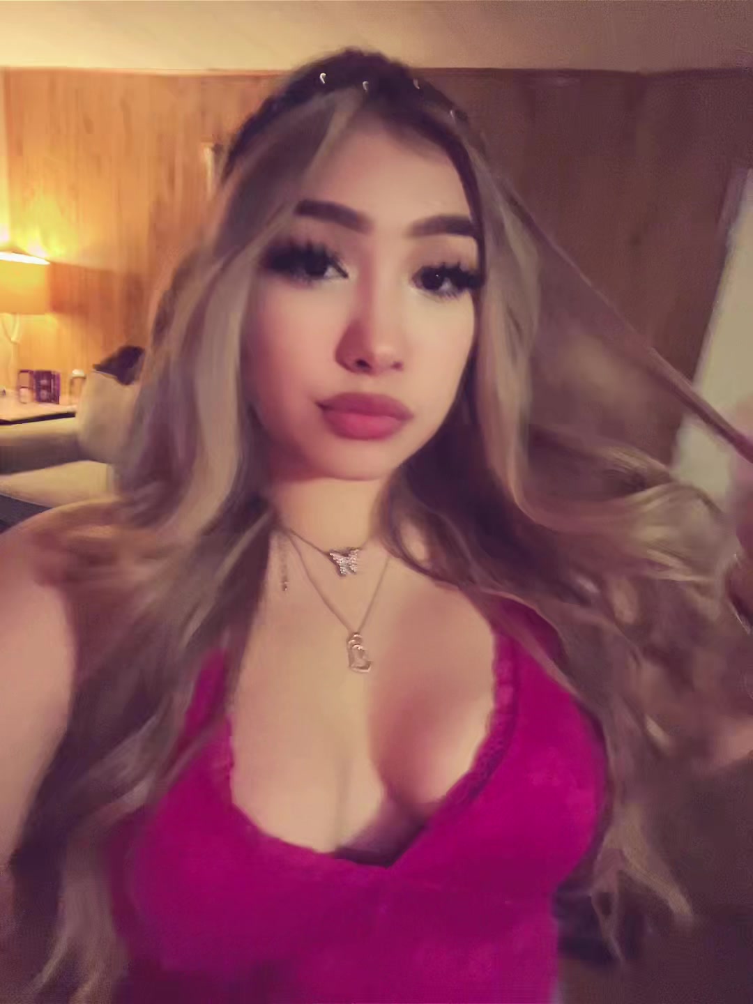 @Angelina🦋