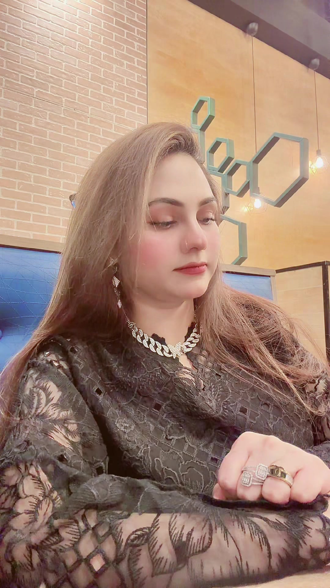 @hoorain.🇨🇦🕊️