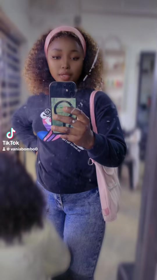 @V&acirc;nia