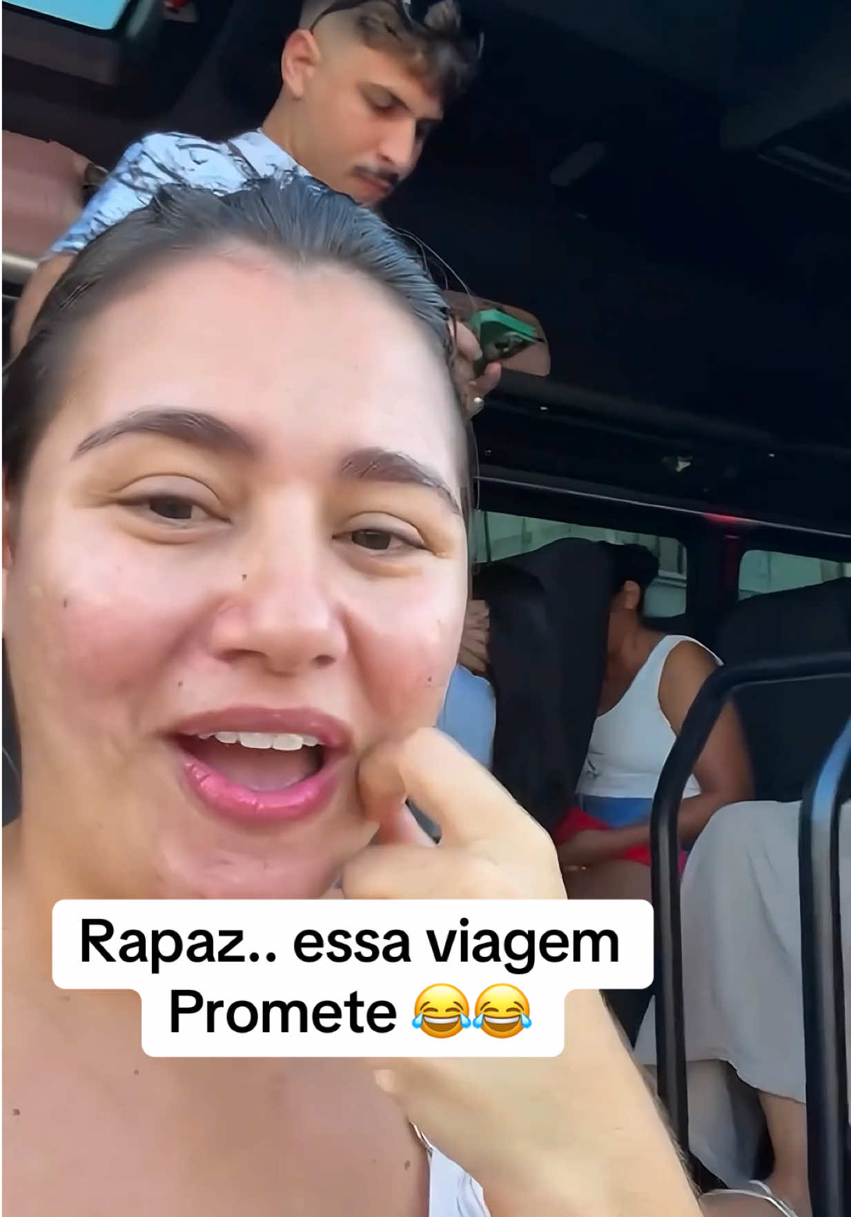 @laryiingrid01