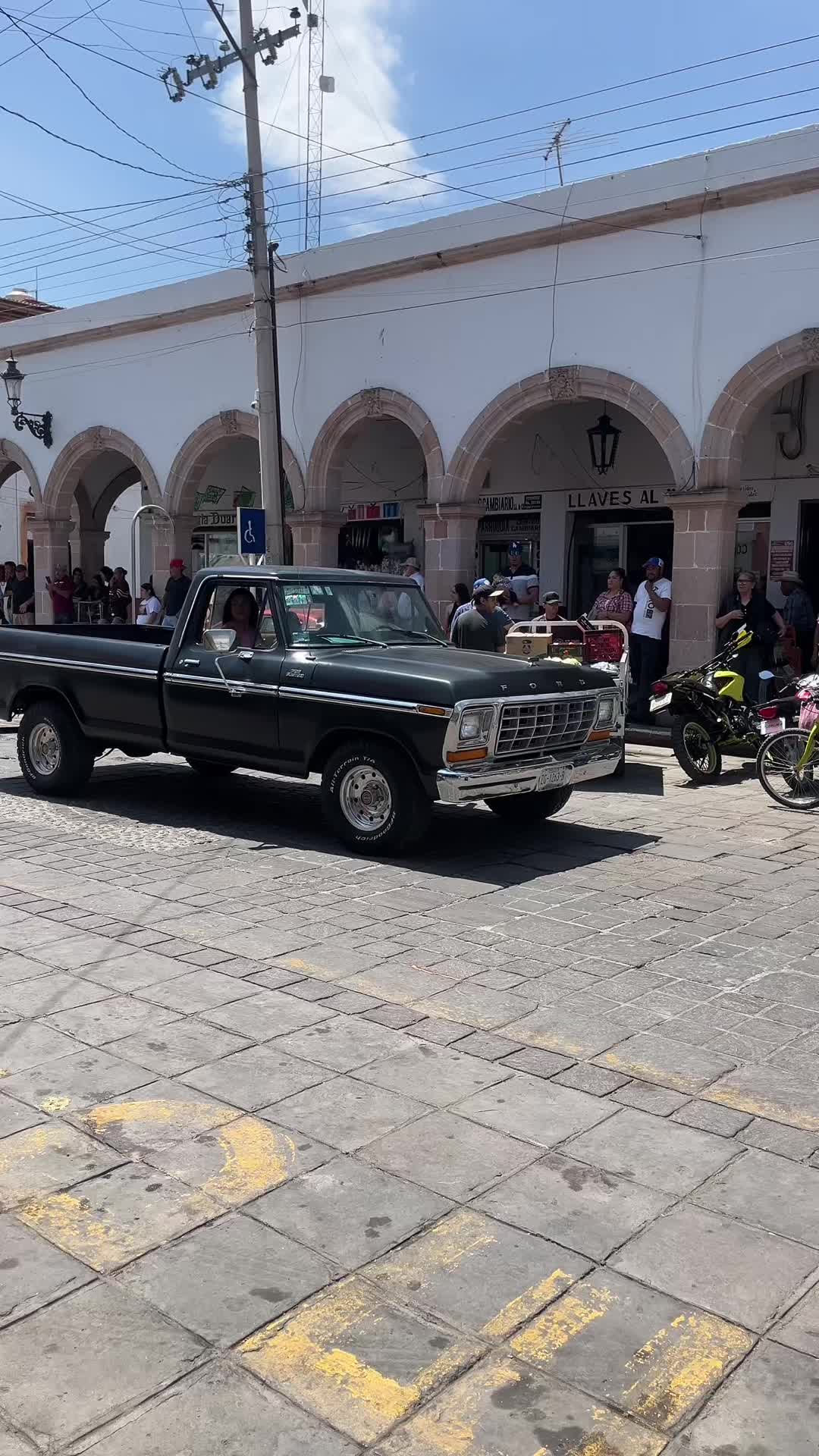 @YS SARABIA Y ALGO M&Aacute;S