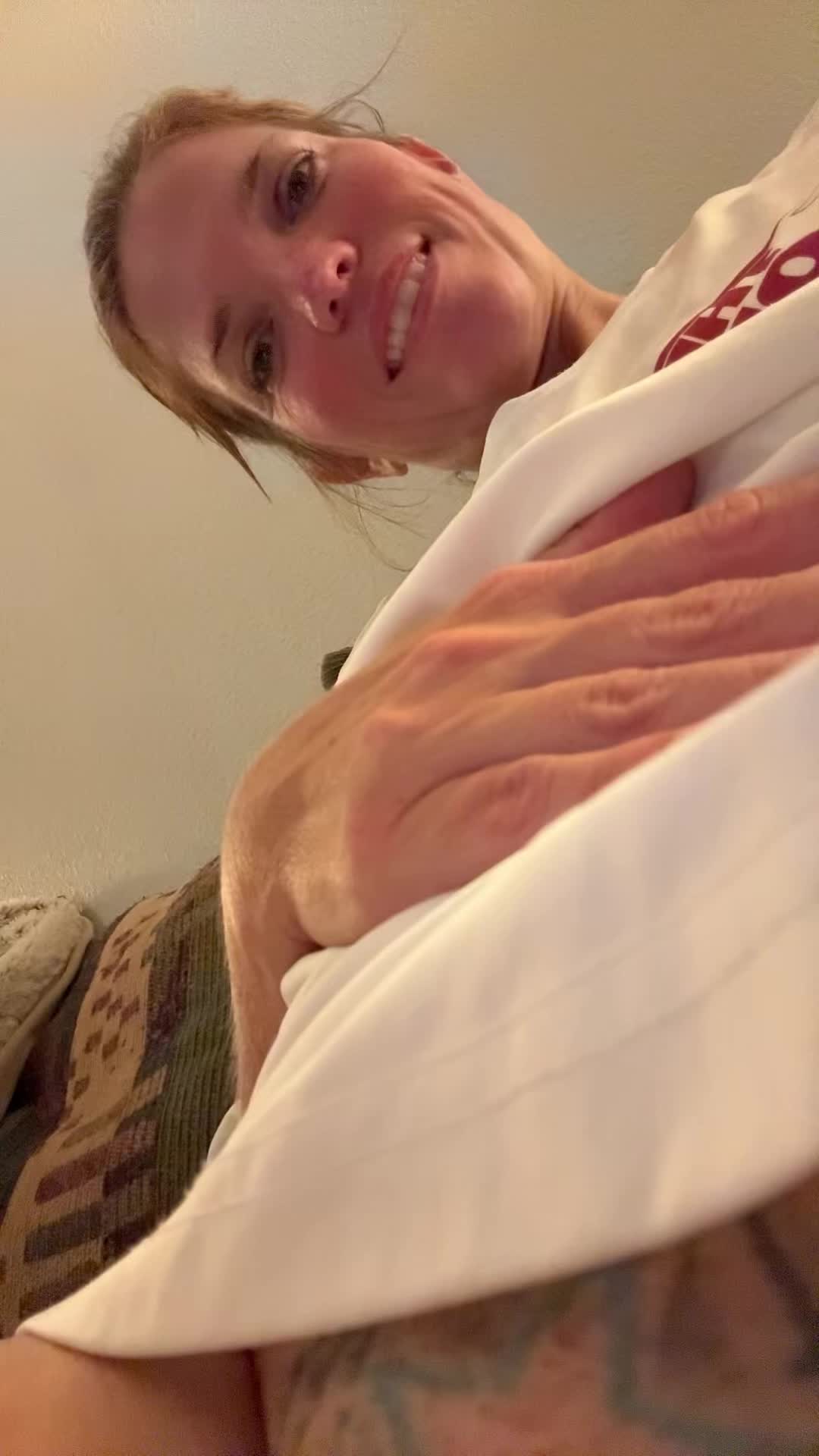 @HotwifeKat
