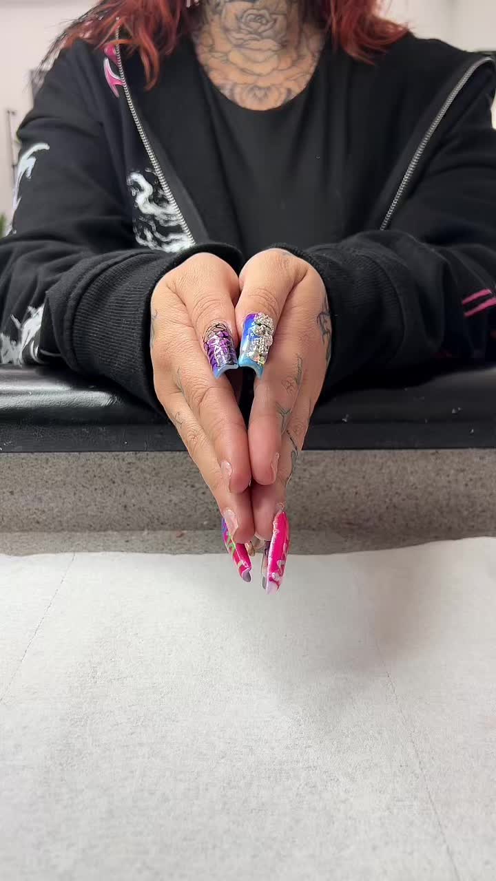 @MiMi 🎨🦋👑🦄
