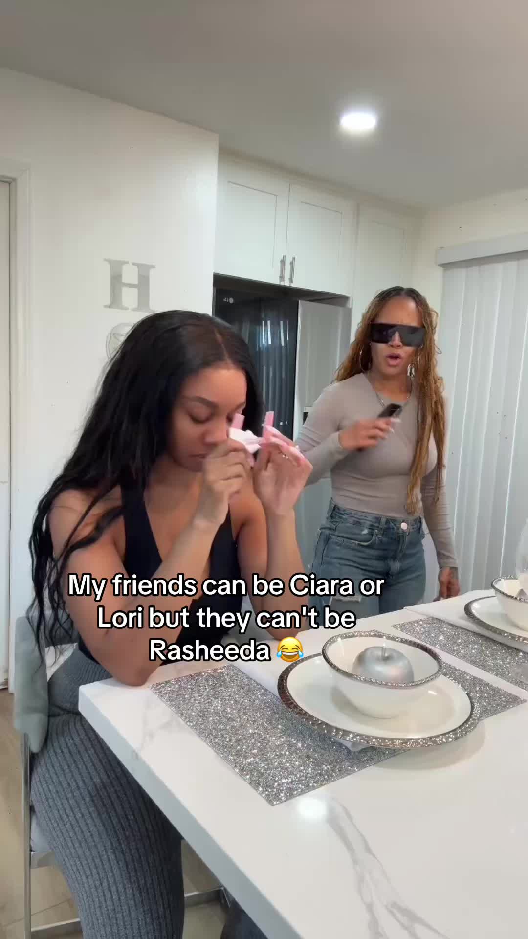 @Holly B | Lifestyle + Laughs