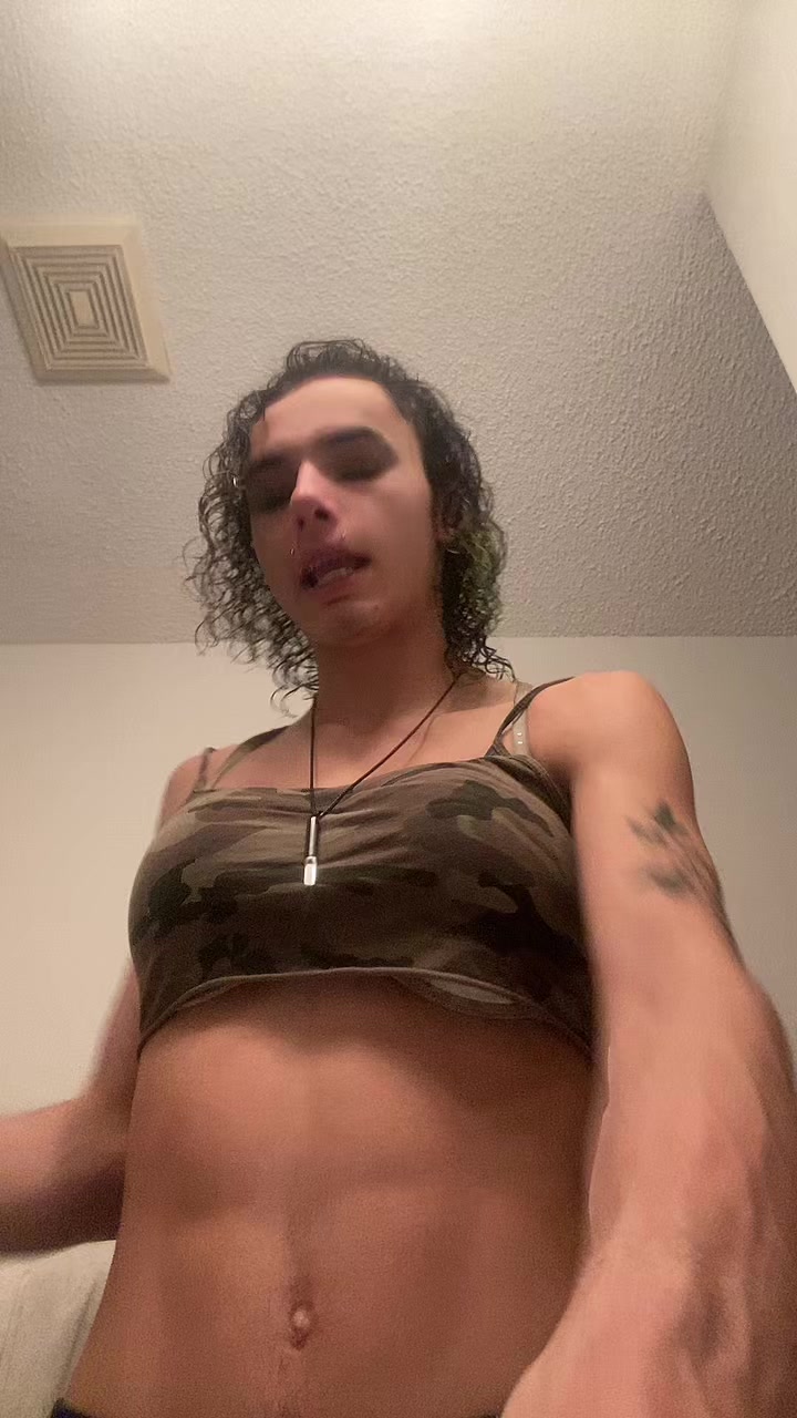 @shes_licking_thewall