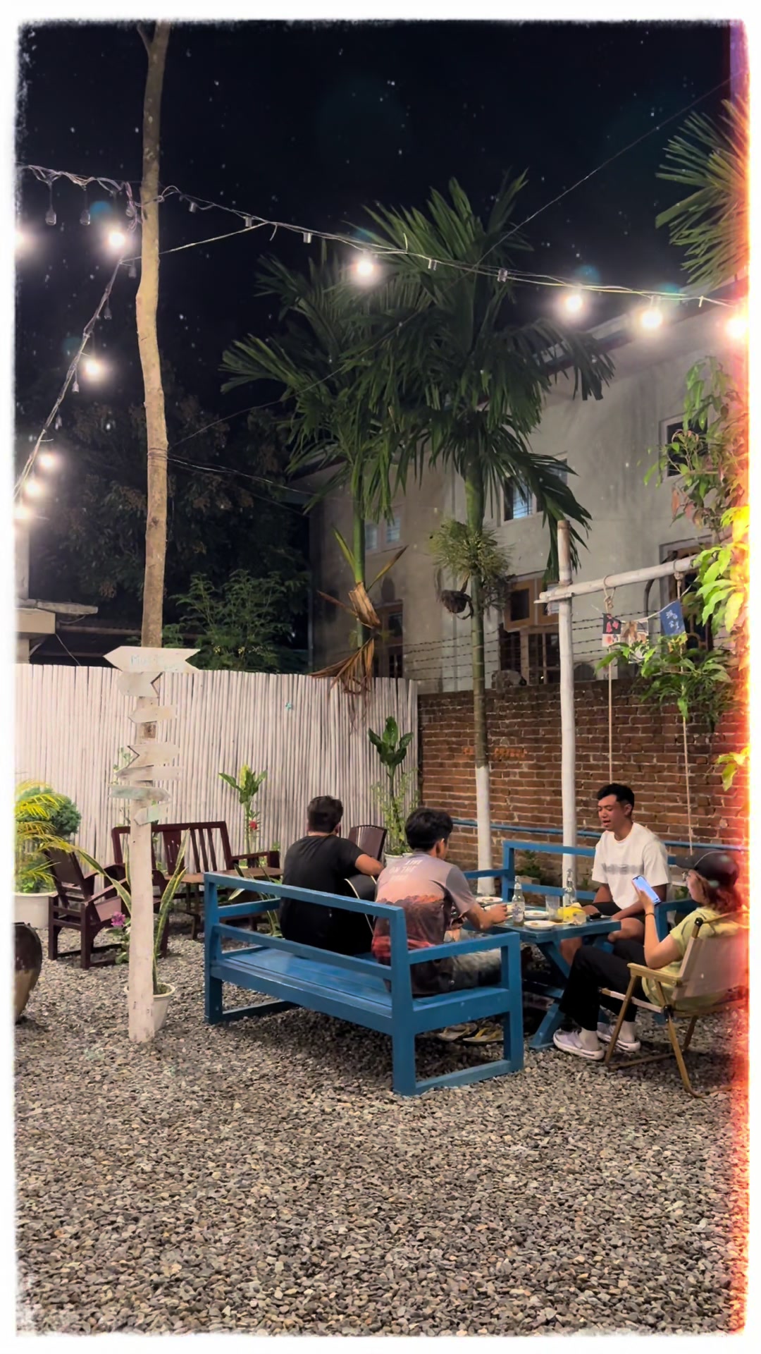 @Chill & Cheers Bar