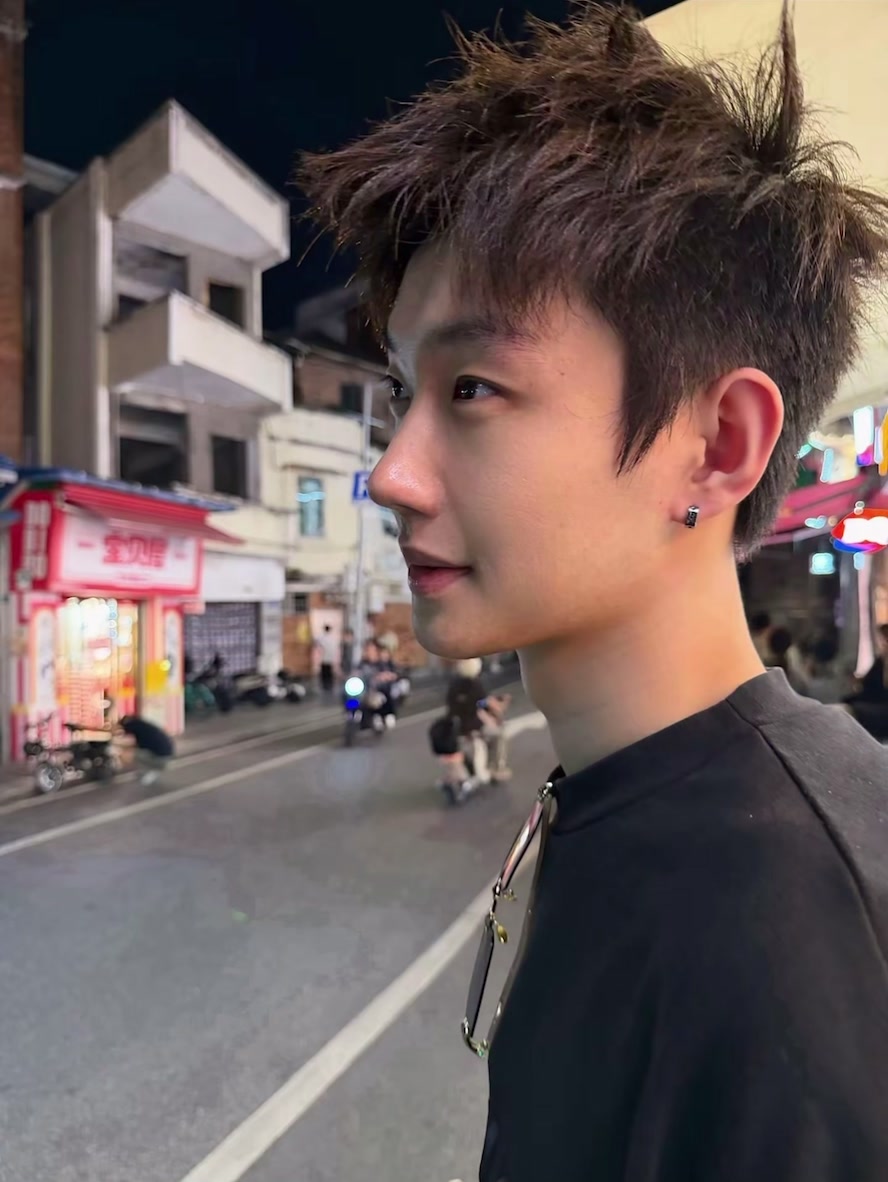 @Ly🌥️