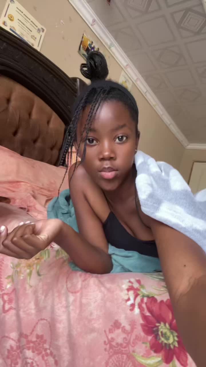 @Celestina M ᥫ᭡.