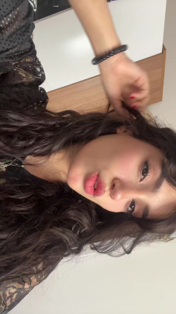 @B👩🏻🦱