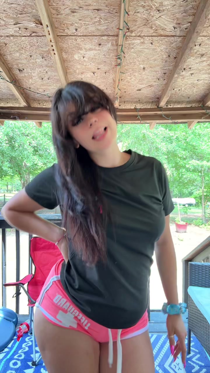 @Desi💫