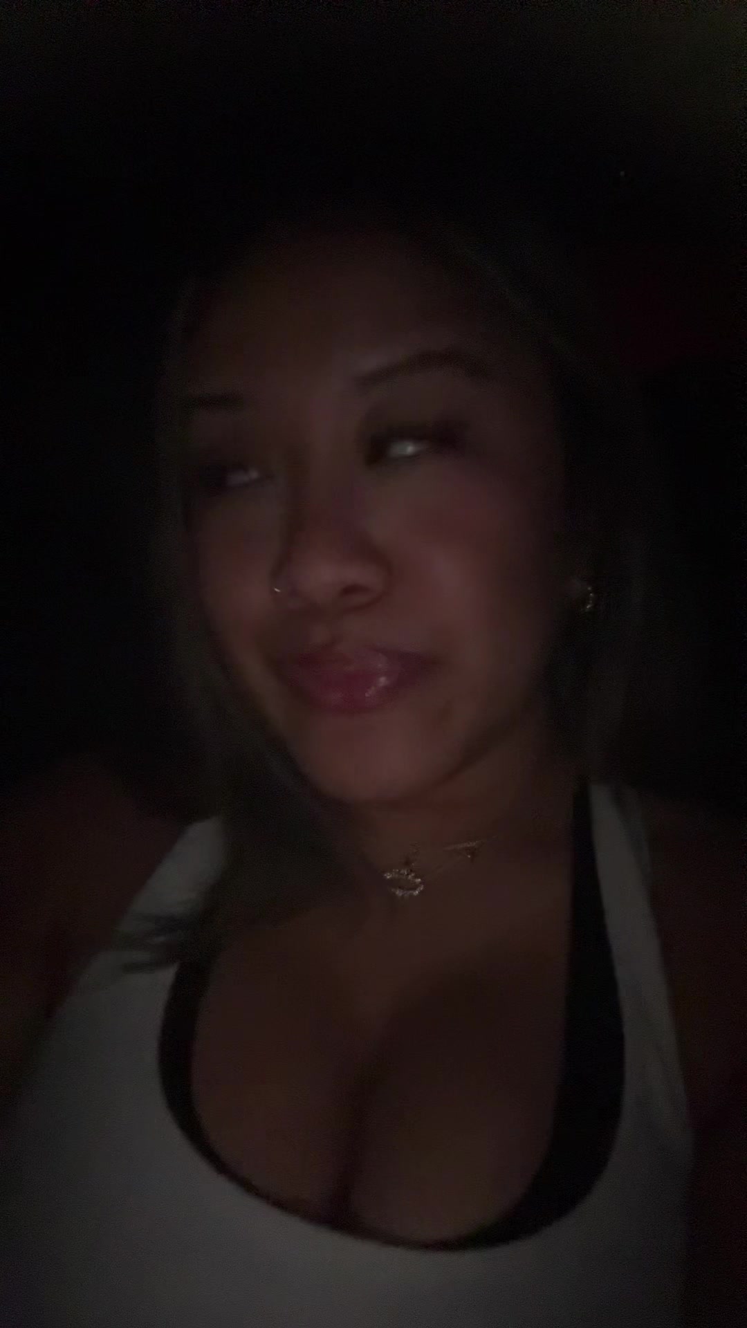 @yzabella