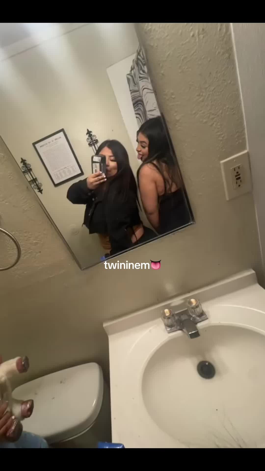 @Mariꨄ︎