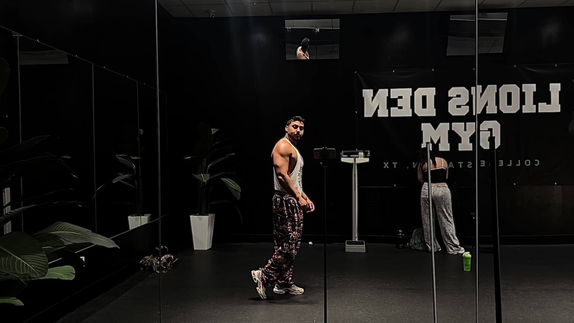 @Yvmil