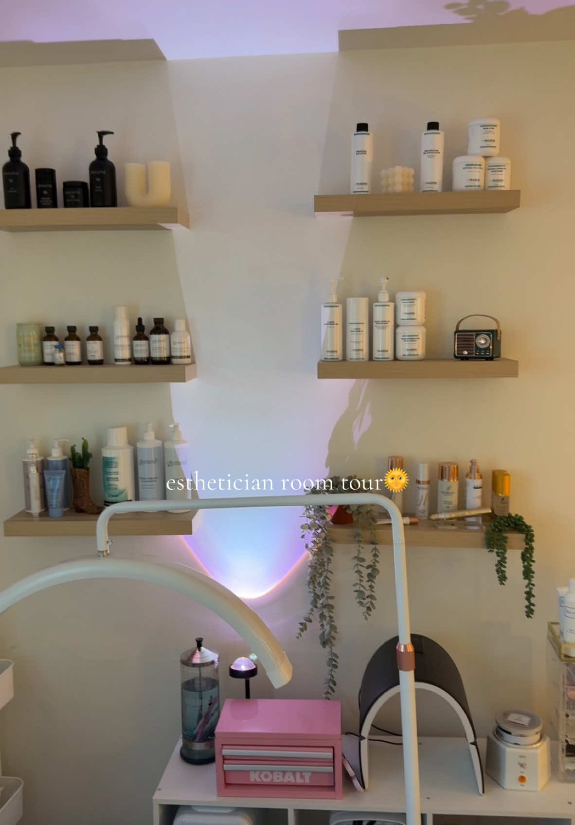 @EMI H. KIGHT | ESTHETICIAN