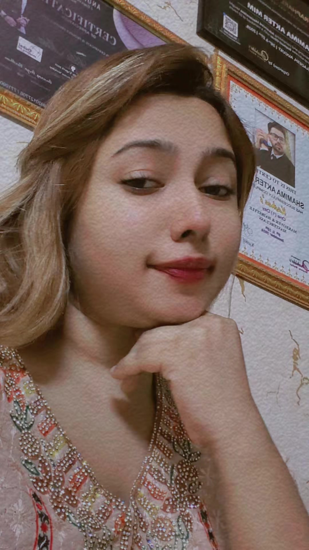 @Mayhar’s makeup touch