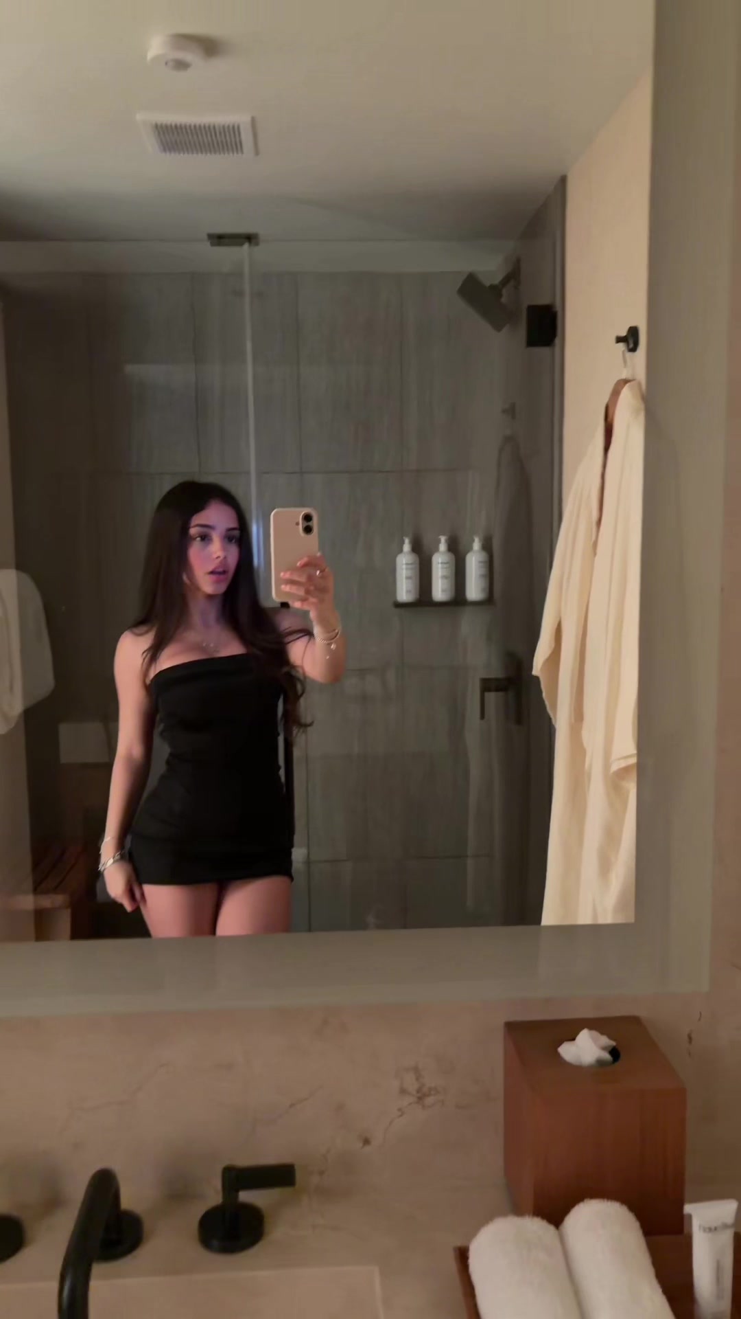 @⃟