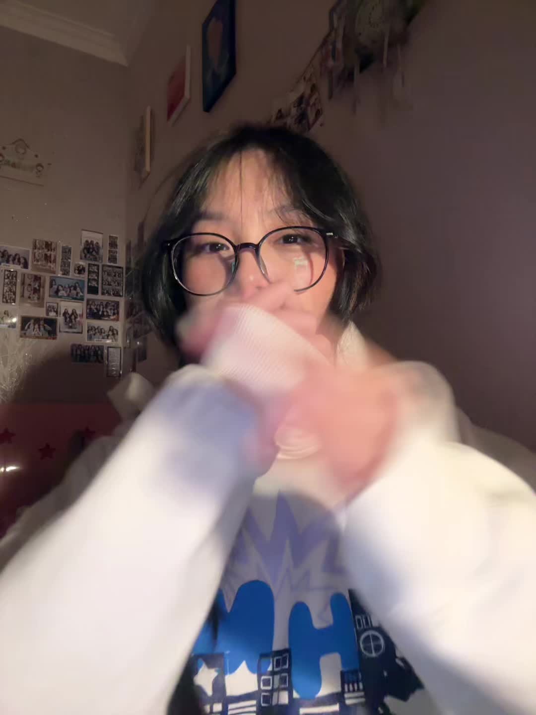 @m0calen_