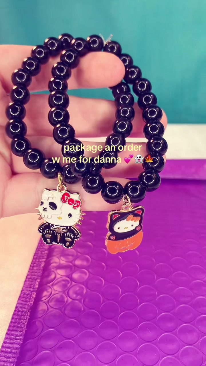 @beadedbyleyy ✨🩷