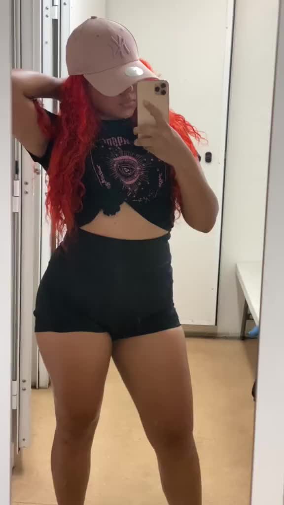 @🫦